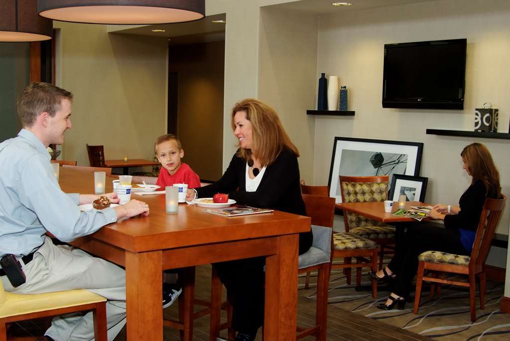 Hampton Inn & Suites Chicago Deer Park Restaurant foto